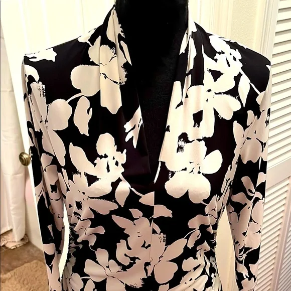 Vince Camuto Floral Black and White Blouse - Picture 1 of 6